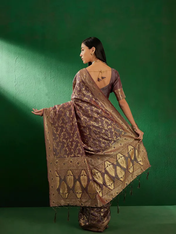 Grey_Art_Silk_Woven_Banarasi_Saree_With_Unstitched_Blouse_For_Women
