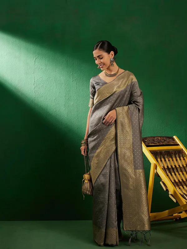 Grey_Art_Silk_Woven_Banarasi_Saree_With_Unstitched_Blouse_For_Women