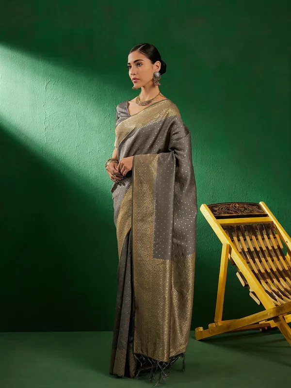 Grey_Art_Silk_Woven_Banarasi_Saree_With_Unstitched_Blouse_For_Women