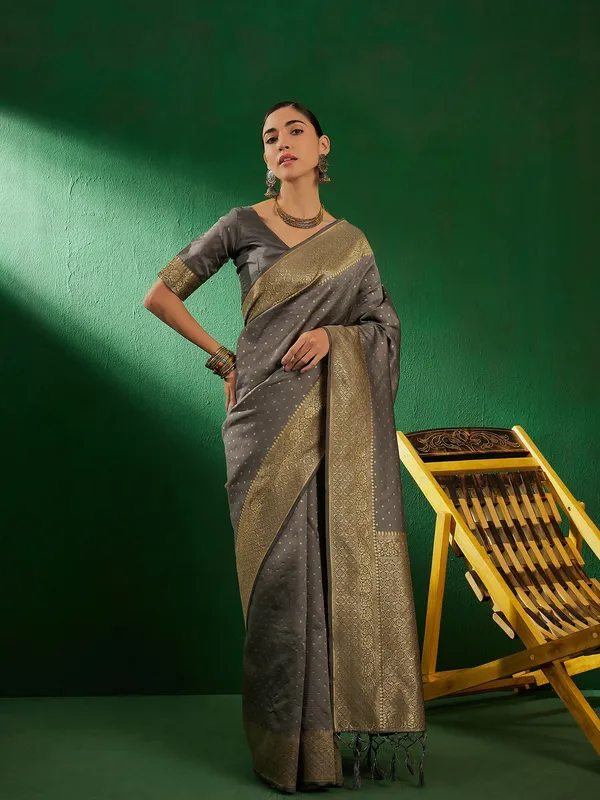 Grey_Art_Silk_Woven_Banarasi_Saree_With_Unstitched_Blouse_For_Women