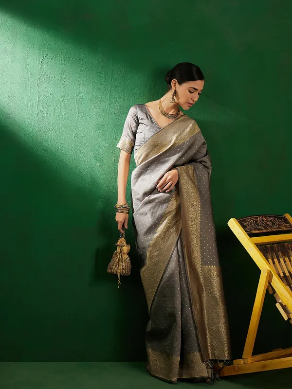 Grey_Art_Silk_Woven_Banarasi_Saree_With_Unstitched_Blouse_For_Women