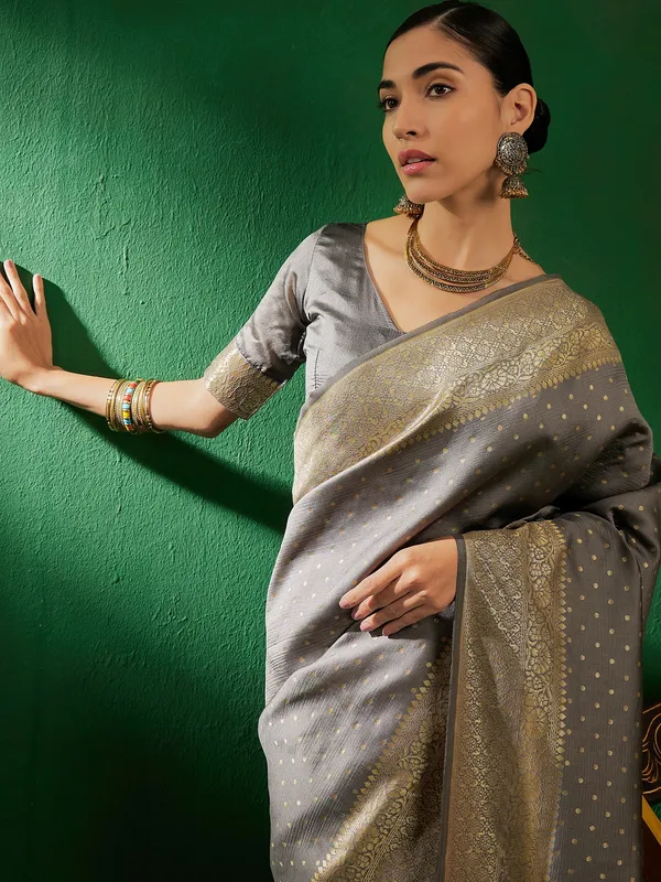 Grey_Art_Silk_Woven_Banarasi_Saree_With_Unstitched_Blouse_For_Women