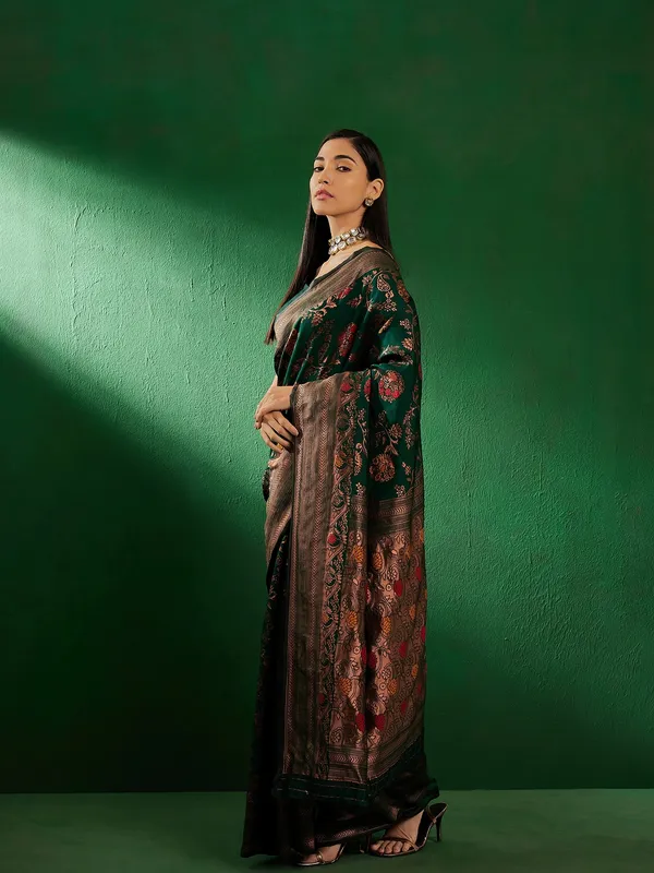 Green_Art_Silk_Woven_Banarasi_Saree_With_Unstitched_Blouse_For_Women