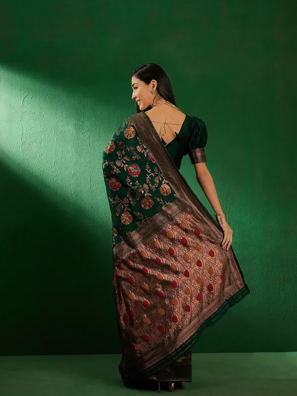 Green_Art_Silk_Woven_Banarasi_Saree_With_Unstitched_Blouse_For_Women
