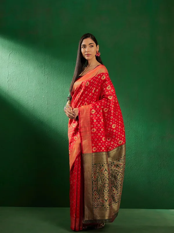 Red_Art_Silk_Woven_Banarasi_Saree_With_Unstitched_Blouse_For_Women