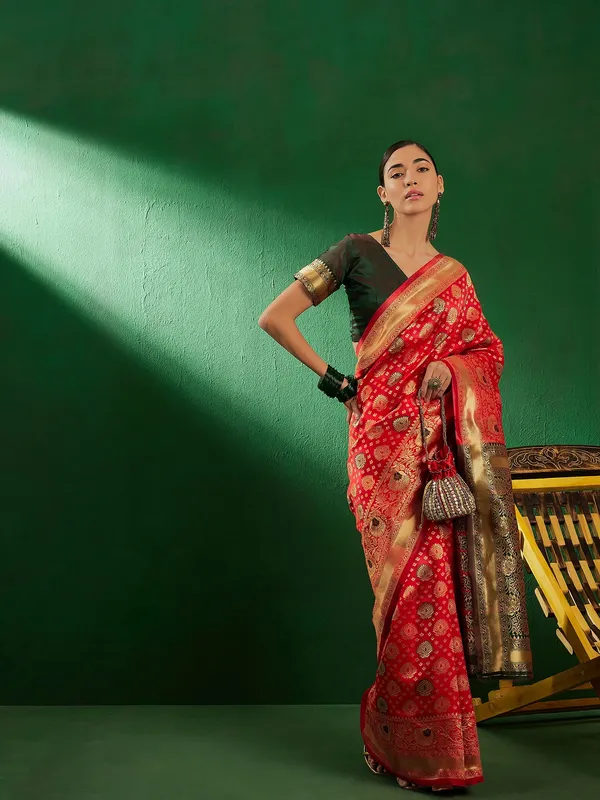 Red_Art_Silk_Woven_Banarasi_Saree_With_Unstitched_Blouse_For_Women