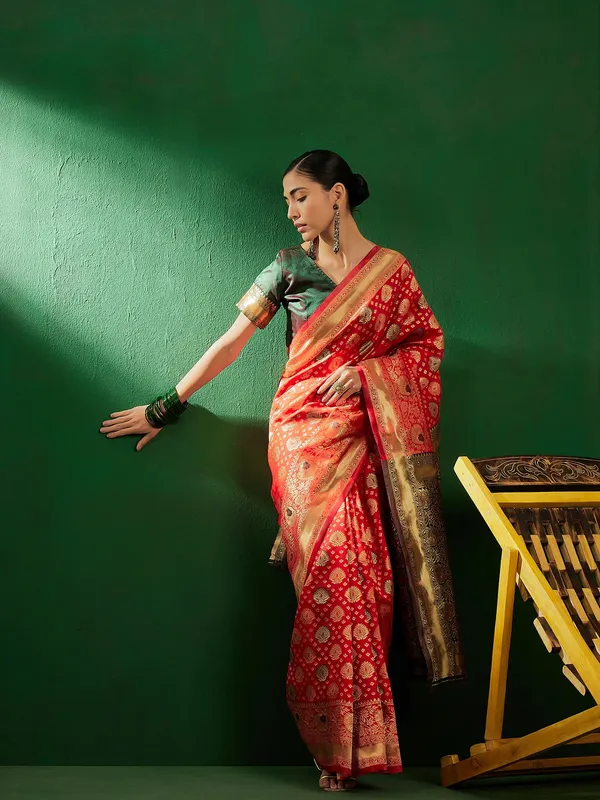 Red_Art_Silk_Woven_Banarasi_Saree_With_Unstitched_Blouse_For_Women