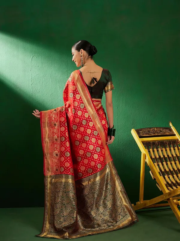 Red_Art_Silk_Woven_Banarasi_Saree_With_Unstitched_Blouse_For_Women