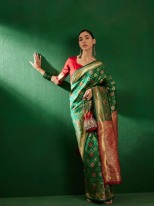 Green_Art_Silk_Woven_Banarasi_Saree_With_Unstitched_Blouse_For_Women