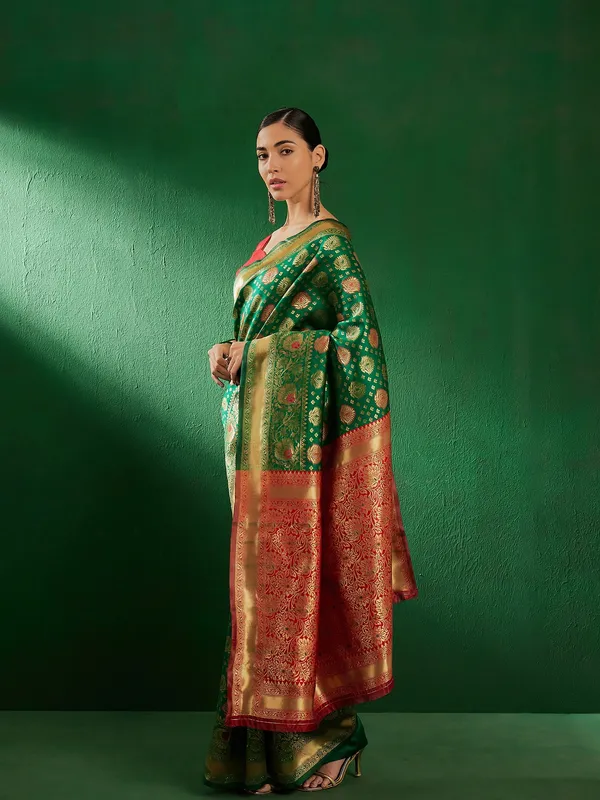 Green_Art_Silk_Woven_Banarasi_Saree_With_Unstitched_Blouse_For_Women