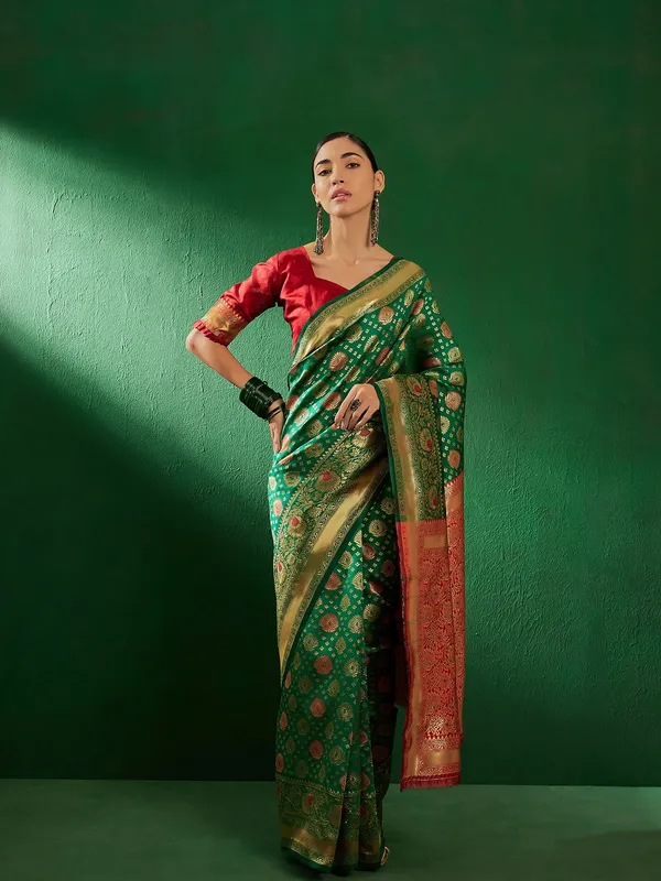 Green_Art_Silk_Woven_Banarasi_Saree_With_Unstitched_Blouse_For_Women