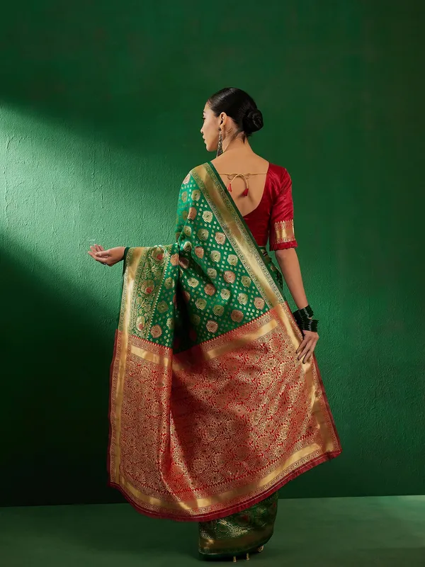 Green_Art_Silk_Woven_Banarasi_Saree_With_Unstitched_Blouse_For_Women