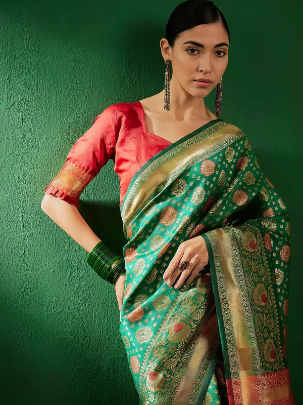Green_Art_Silk_Woven_Banarasi_Saree_With_Unstitched_Blouse_For_Women