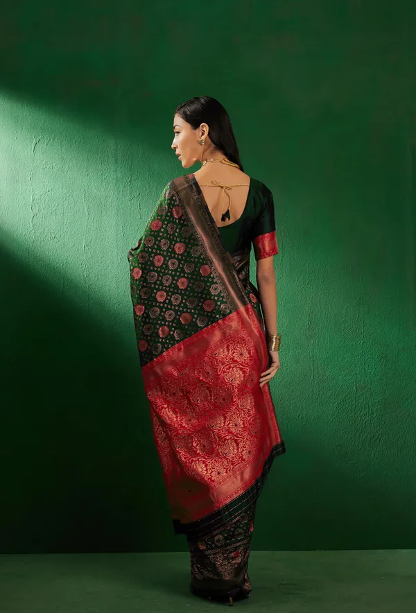 Green_Art_Silk_Woven_Banarasi_Saree_With_Unstitched_Blouse_For_Women
