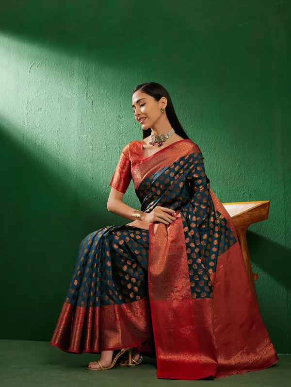 Green_Art_Silk_Woven_Banarasi_Saree_With_Unstitched_Blouse_For_Women