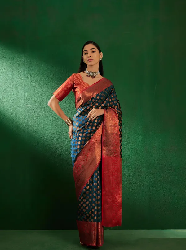 Green_Art_Silk_Woven_Banarasi_Saree_With_Unstitched_Blouse_For_Women