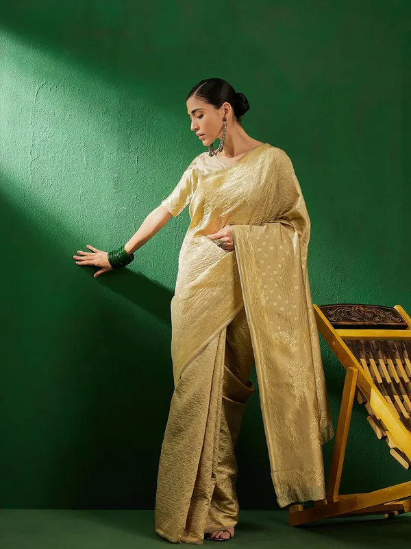 Beige_Art_Silk_Woven_Banarasi_Saree_With_Unstitched_Blouse_For_Women