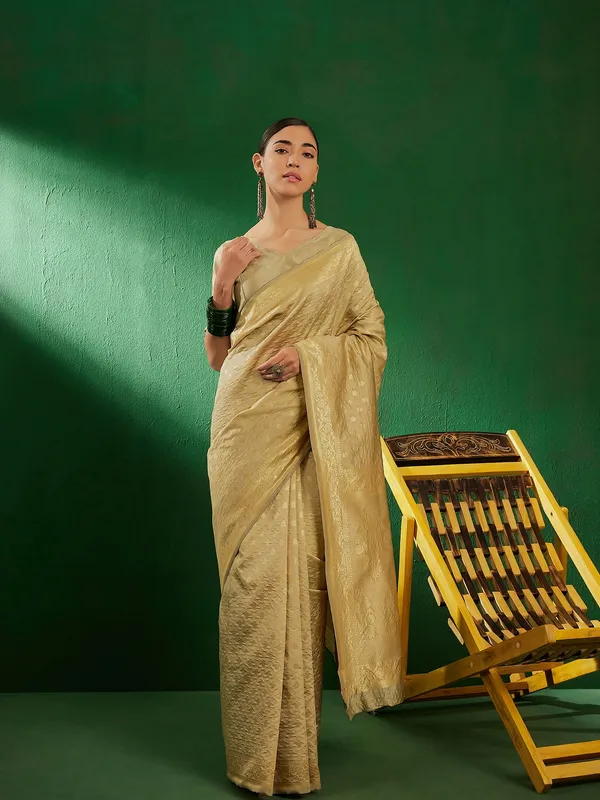 Beige_Art_Silk_Woven_Banarasi_Saree_With_Unstitched_Blouse_For_Women