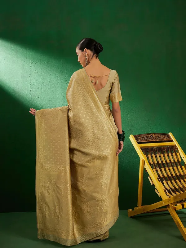 Beige_Art_Silk_Woven_Banarasi_Saree_With_Unstitched_Blouse_For_Women