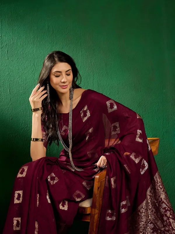 Maroon_Cotton_Blend_Woven_Banarasi_Saree_With_Unstitched_Blouse_For_Women