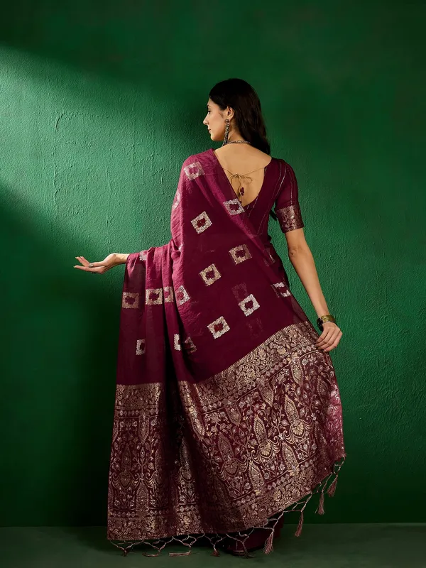Maroon_Cotton_Blend_Woven_Banarasi_Saree_With_Unstitched_Blouse_For_Women