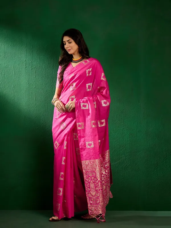 Pink_Cotton_Blend_Woven_Banarasi_Saree_With_Unstitched_Blouse_For_Women