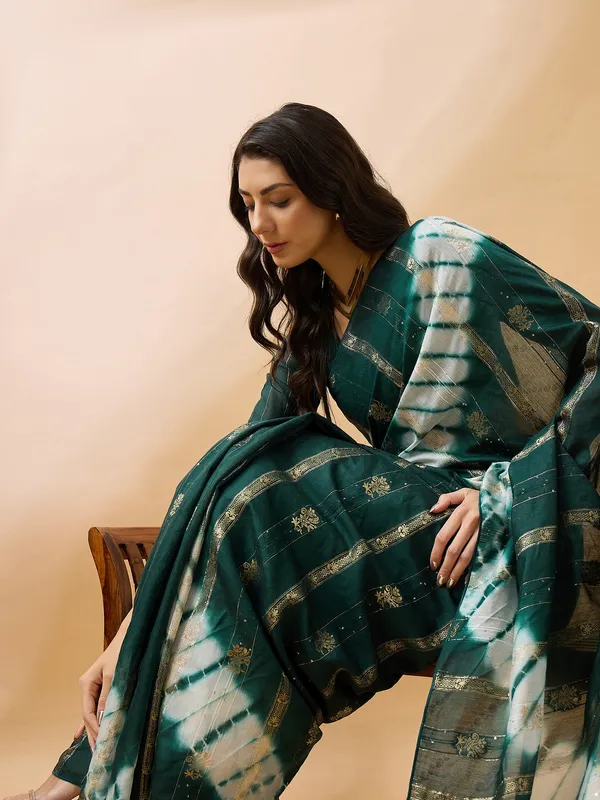 Green_Cotton_Blend_Woven_Banarasi_Saree_With_Unstitched_Blouse_For_Women