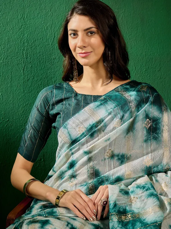 Green_Cotton_Blend_Woven_Banarasi_Saree_With_Unstitched_Blouse_For_Women