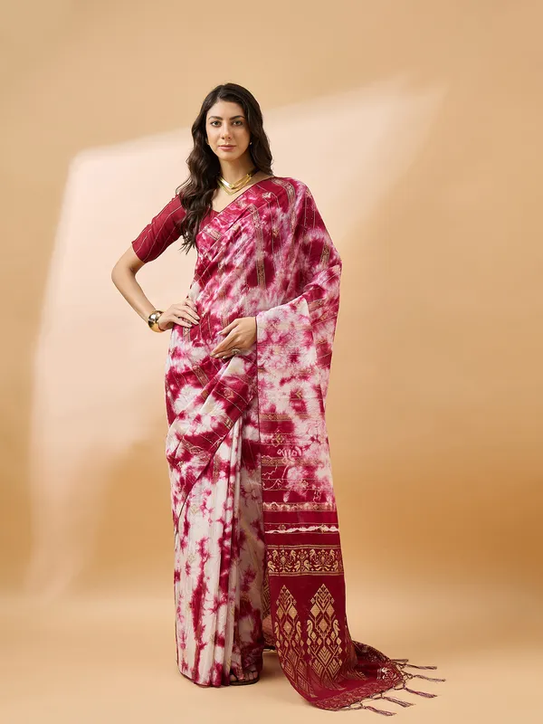 Red_Cotton_Blend_Woven_Banarasi_Saree_With_Unstitched_Blouse_For_Women
