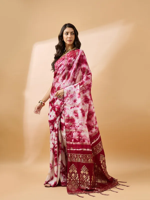 Red_Cotton_Blend_Woven_Banarasi_Saree_With_Unstitched_Blouse_For_Women