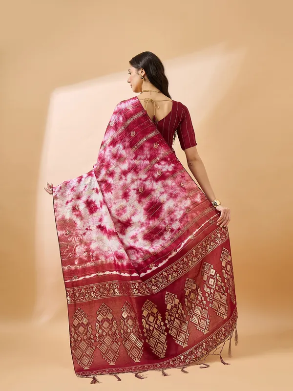 Red_Cotton_Blend_Woven_Banarasi_Saree_With_Unstitched_Blouse_For_Women