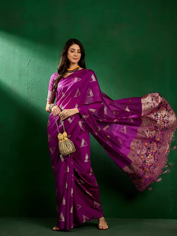 Purple_Silk_Blend_Woven_Banarasi_Saree_With_Unstitched_Blouse_For_Women