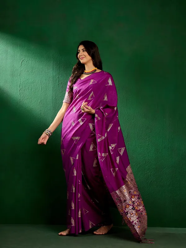 Purple_Silk_Blend_Woven_Banarasi_Saree_With_Unstitched_Blouse_For_Women