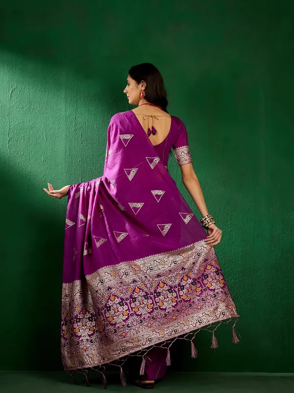 Purple_Silk_Blend_Woven_Banarasi_Saree_With_Unstitched_Blouse_For_Women