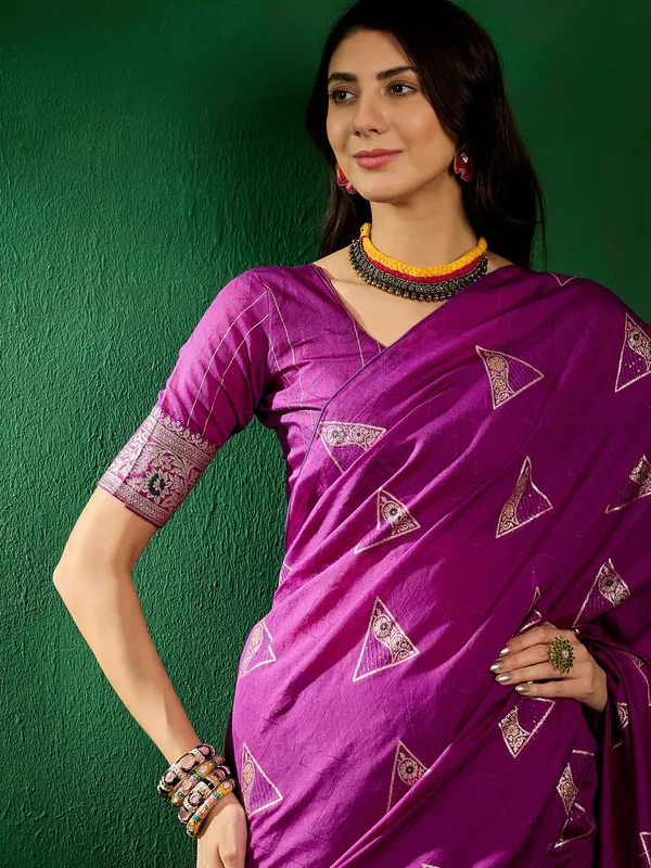Purple_Silk_Blend_Woven_Banarasi_Saree_With_Unstitched_Blouse_For_Women