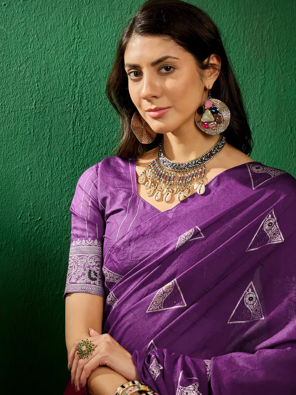 Maroon_Silk_Blend_Woven_Banarasi_Saree_With_Unstitched_Blouse_For_Women