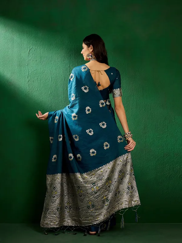Green_Silk_Blend_Woven_Banarasi_Saree_With_Unstitched_Blouse_For_Women