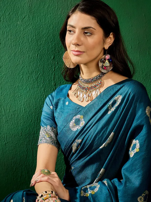 Green_Silk_Blend_Woven_Banarasi_Saree_With_Unstitched_Blouse_For_Women
