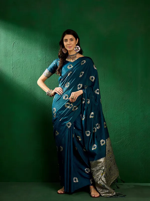 Green_Silk_Blend_Woven_Banarasi_Saree_With_Unstitched_Blouse_For_Women