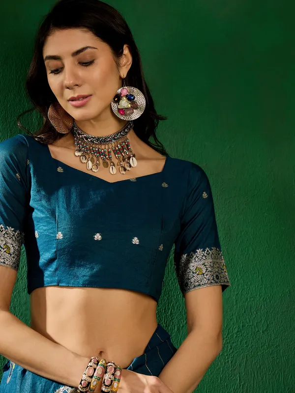 Green_Silk_Blend_Woven_Banarasi_Saree_With_Unstitched_Blouse_For_Women