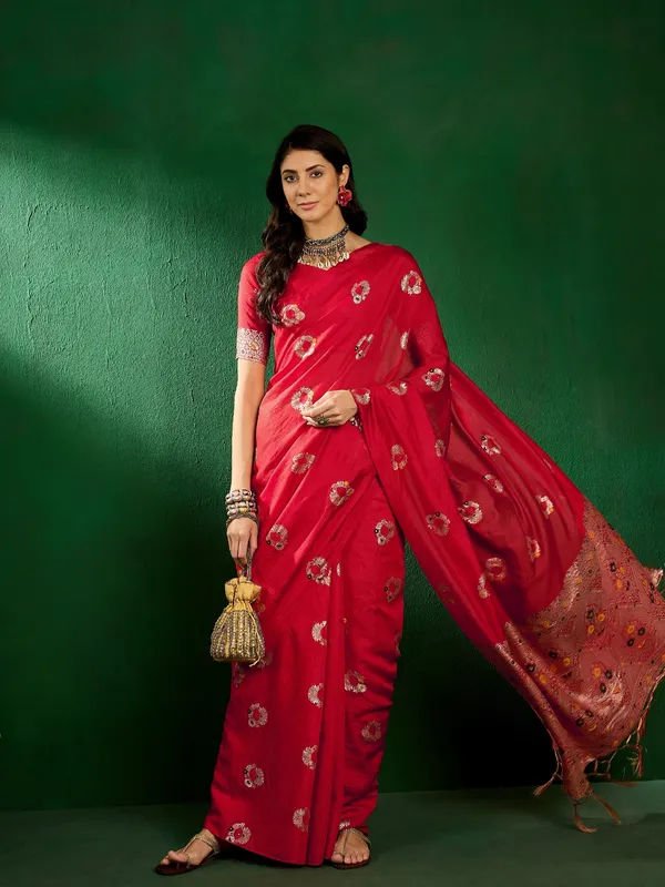 Red_Silk_Blend_Woven_Banarasi_Saree_With_Unstitched_Blouse_For_Women
