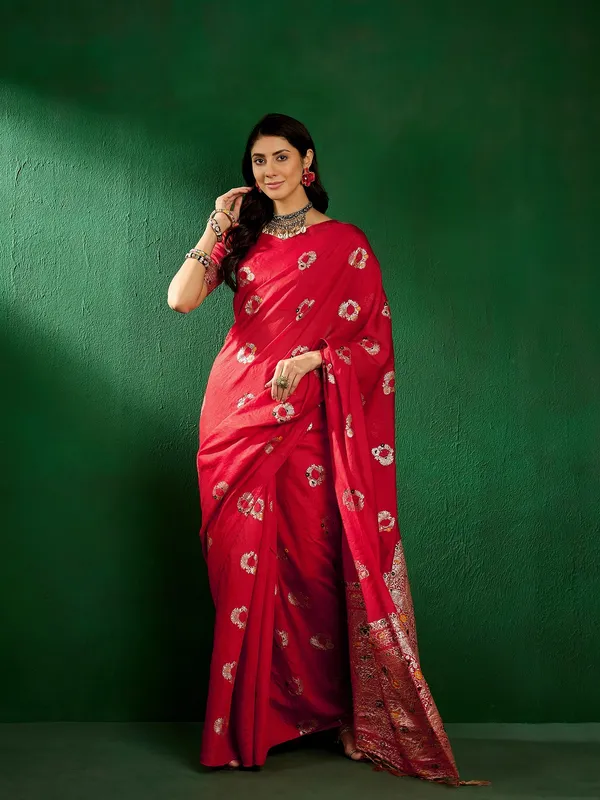 Red_Silk_Blend_Woven_Banarasi_Saree_With_Unstitched_Blouse_For_Women