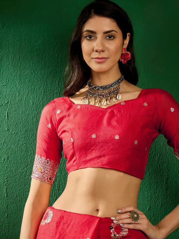 Red_Silk_Blend_Woven_Banarasi_Saree_With_Unstitched_Blouse_For_Women