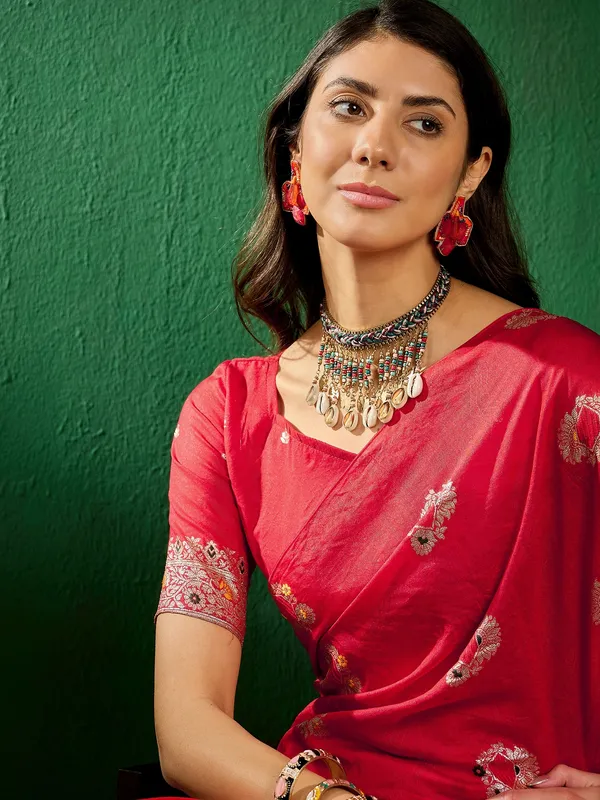 Red_Silk_Blend_Woven_Banarasi_Saree_With_Unstitched_Blouse_For_Women