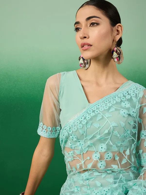 Green_Supernet_Embroidered_Banarasi_Saree_With_Unstitched_Blouse_For_Women