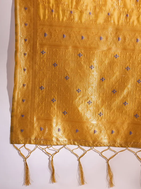 Gold_Art_Silk_Woven_Banarasi_Saree_With_Unstitched_Blouse_For_Women
