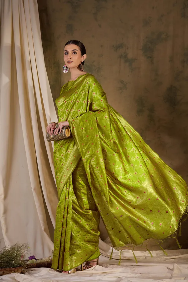 Green_Art_Silk_Woven_Banarasi_Saree_With_Unstitched_Blouse_For_Women