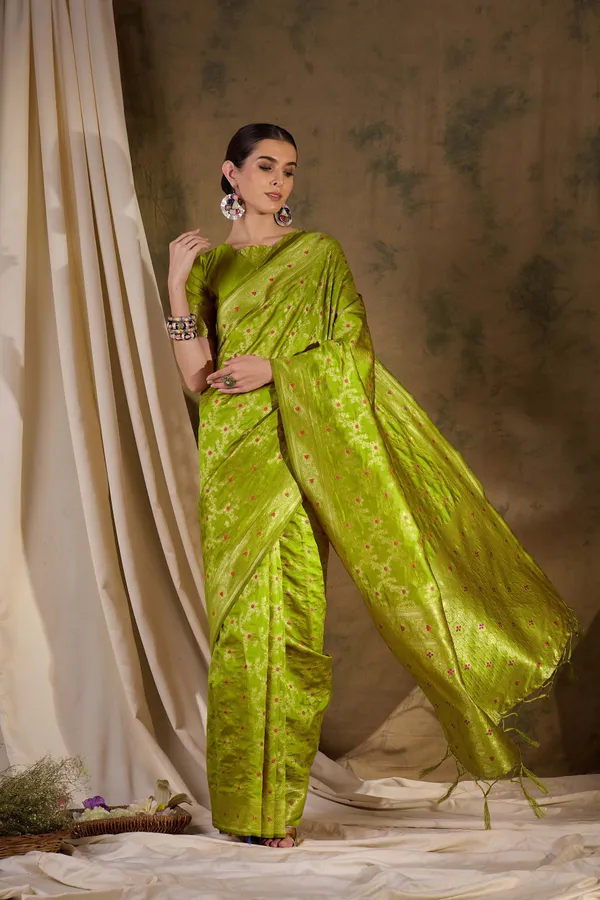 Green_Art_Silk_Woven_Banarasi_Saree_With_Unstitched_Blouse_For_Women