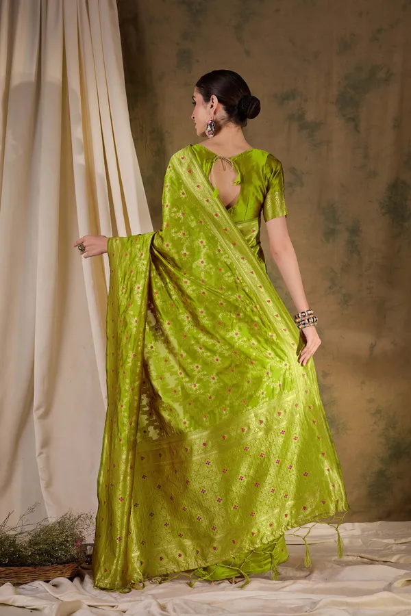 Green_Art_Silk_Woven_Banarasi_Saree_With_Unstitched_Blouse_For_Women