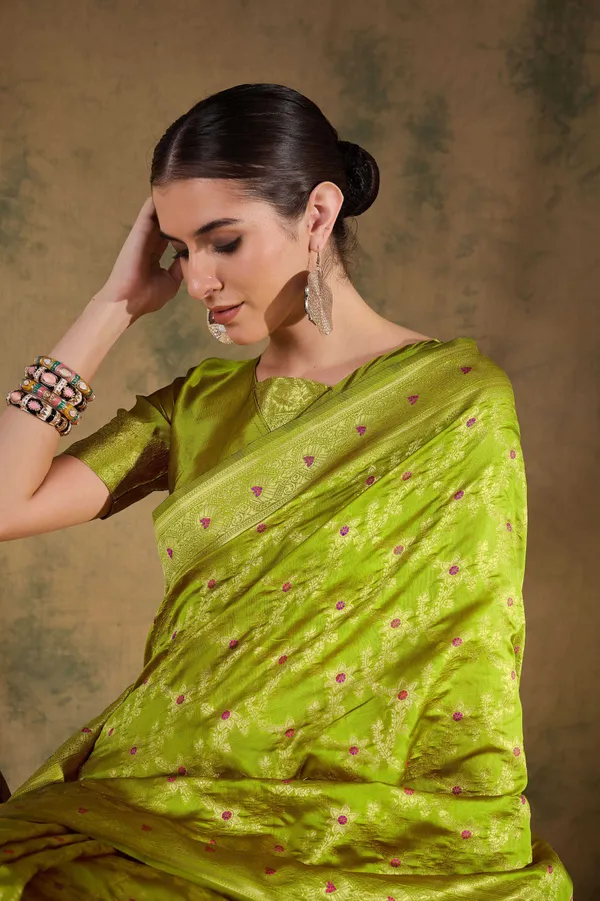 Green_Art_Silk_Woven_Banarasi_Saree_With_Unstitched_Blouse_For_Women